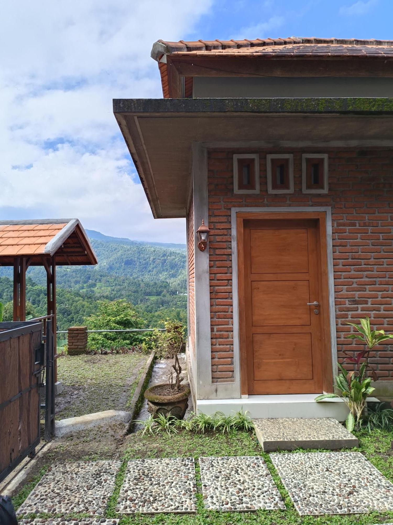 Made Oka Homestay&Warung Munduk Exterior foto