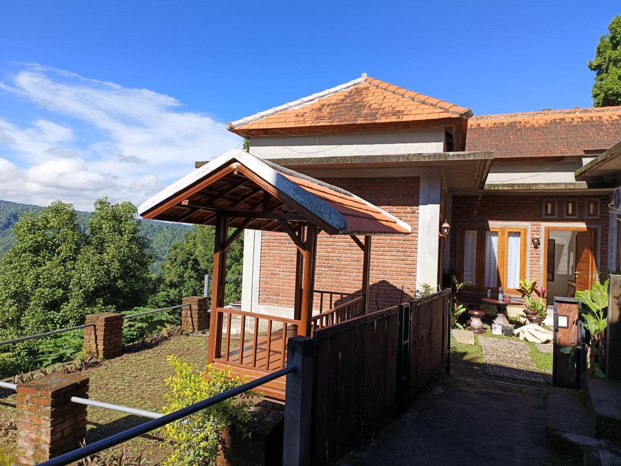 Made Oka Homestay&Warung Munduk Exterior foto