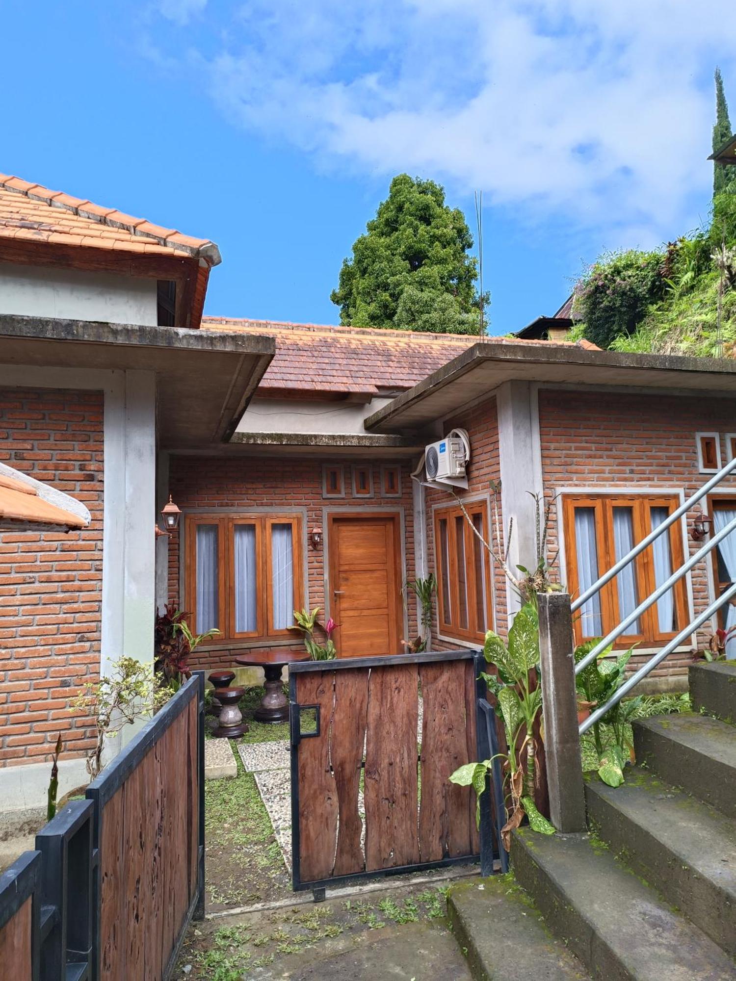 Made Oka Homestay&Warung Munduk Exterior foto