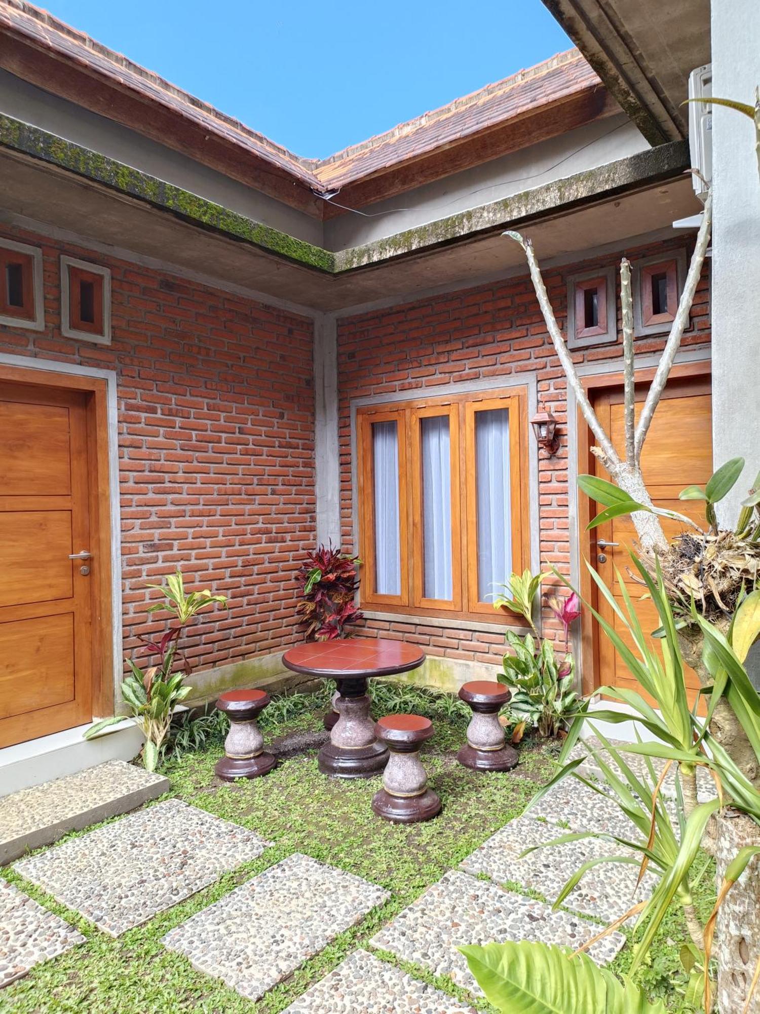 Made Oka Homestay&Warung Munduk Exterior foto